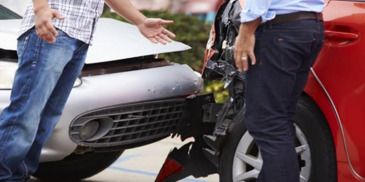 Read more about the article Benefits To Hiring A Car Accident Lawyer After A Crash